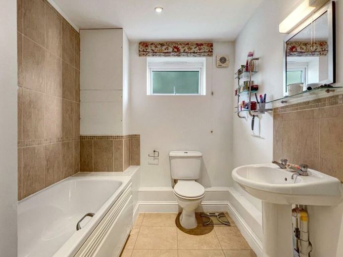 2 bedroom flat, Brookwood House, 226a Histon Road CB4