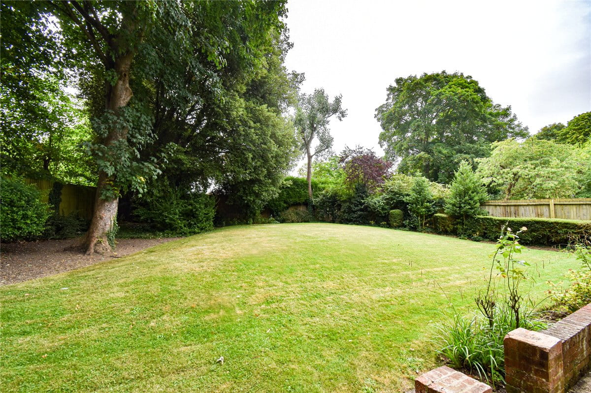 4 bedroom house, Spinney Drive, Great Shelford CB22 - Available