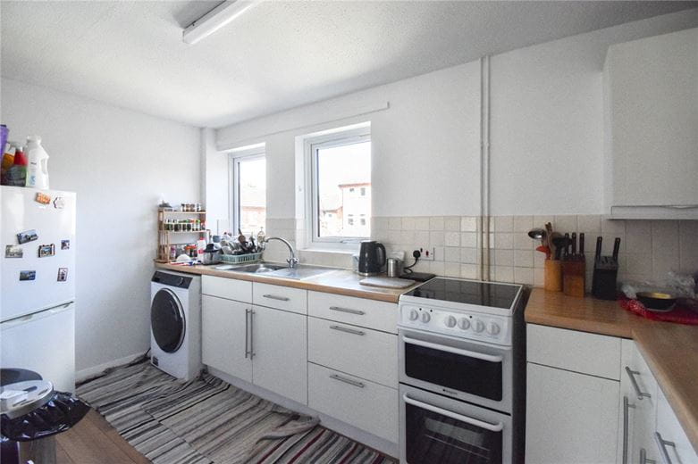 2 bedroom flat, Roman Courts, Cambridge CB4 - Let Agreed