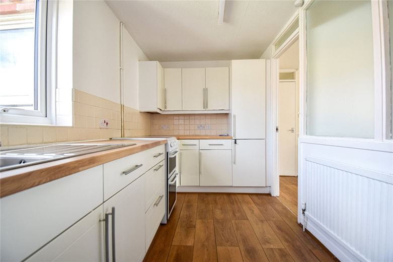 2 bedroom flat, Roman Courts, Cambridge CB4 - Let Agreed