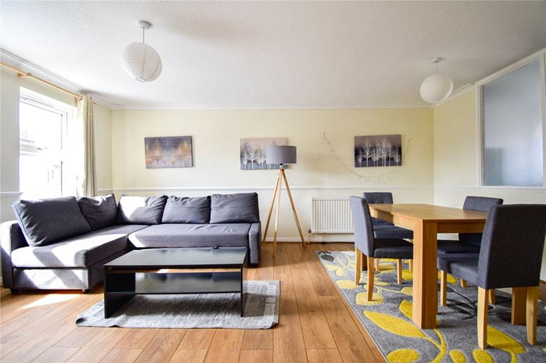 2 bedroom flat, Roman Courts, Cambridge CB4 - Let Agreed