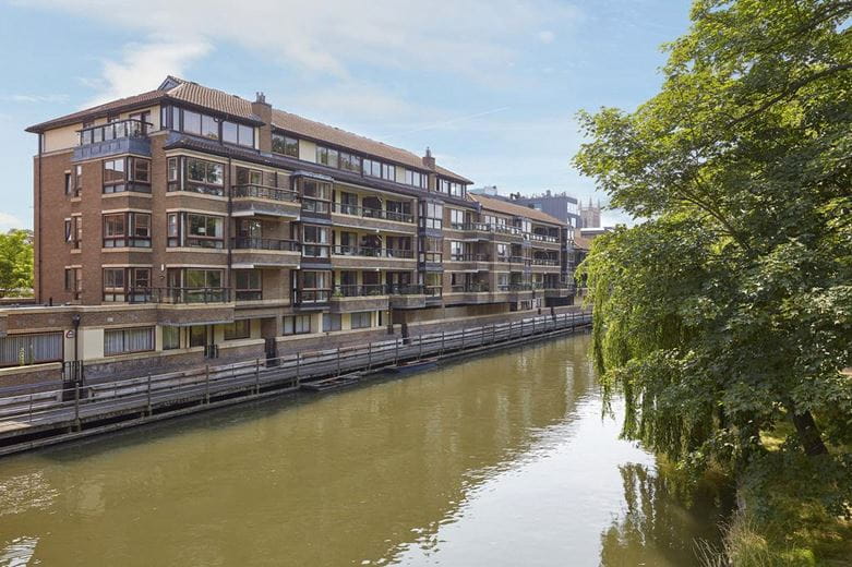 2 bedroom flat, Beaufort Place, Thompsons Lane CB5