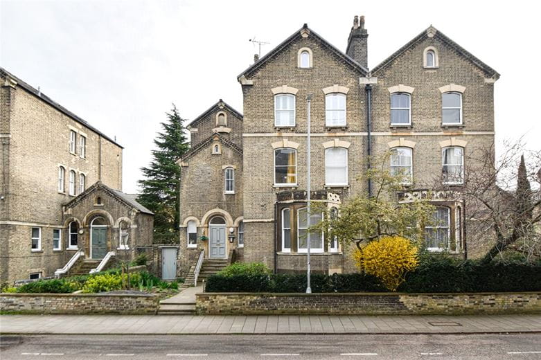 3 bedroom flat, Bateman Street, Cambridge CB2 - Available