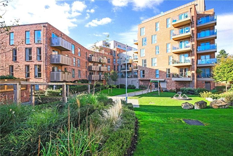 2 bedroom flat, Scholars Court, Harrison Drive CB2 - Let Agreed