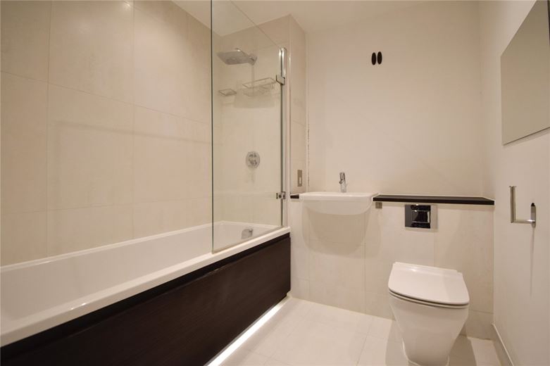 3 bedroom flat, Scholars Court, Harrison Drive CB2