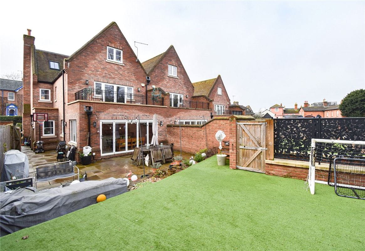 4 bedroom house, Constable Place, East Street CB10 - Let Agreed