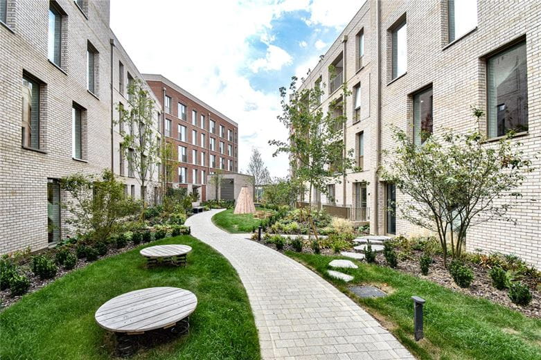 1 bedroom flat, Appleton Way, Cambridge CB3 - Available