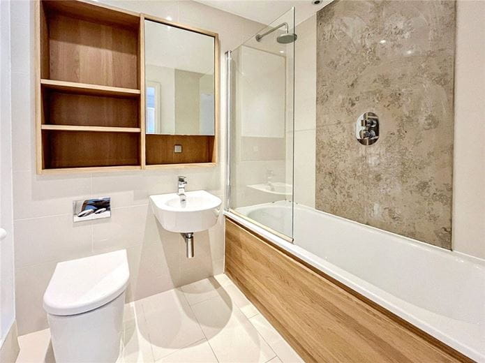 2 bedroom flat, Keynes House, Kingsley Walk CB5 - Let Agreed