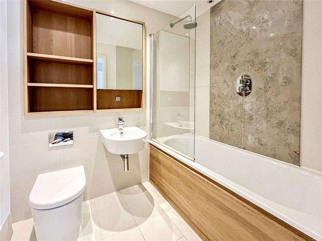 2 bedroom flat, Keynes House, Kingsley Walk CB5 - Let Agreed