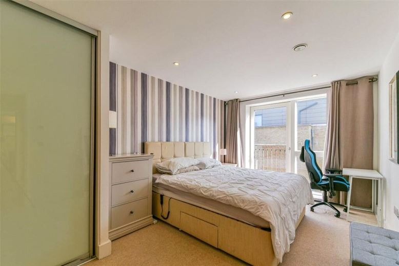 2 bedroom flat, Keynes House, Kingsley Walk CB5 - Let Agreed