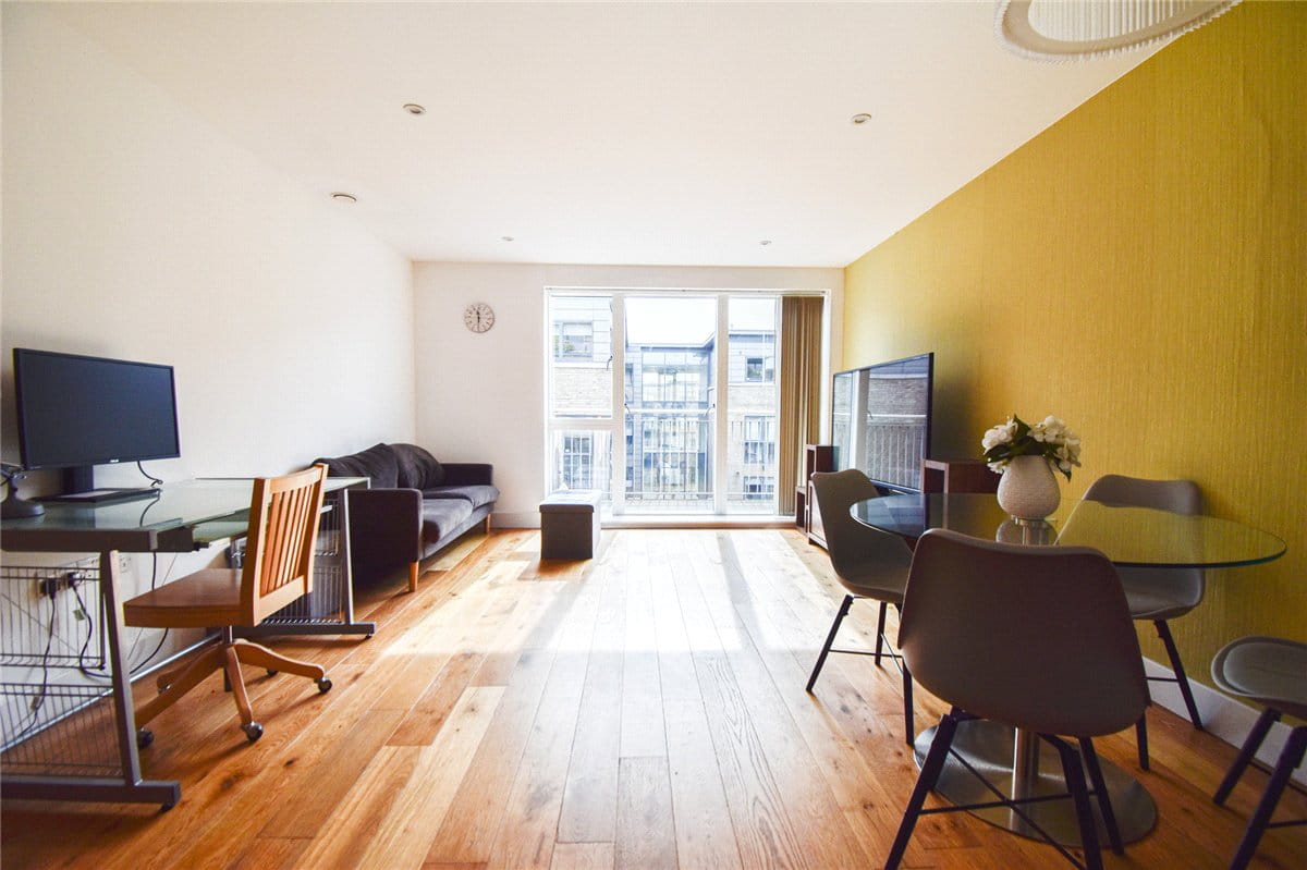 2 bedroom flat, Keynes House, Kingsley Walk CB5 - Let Agreed