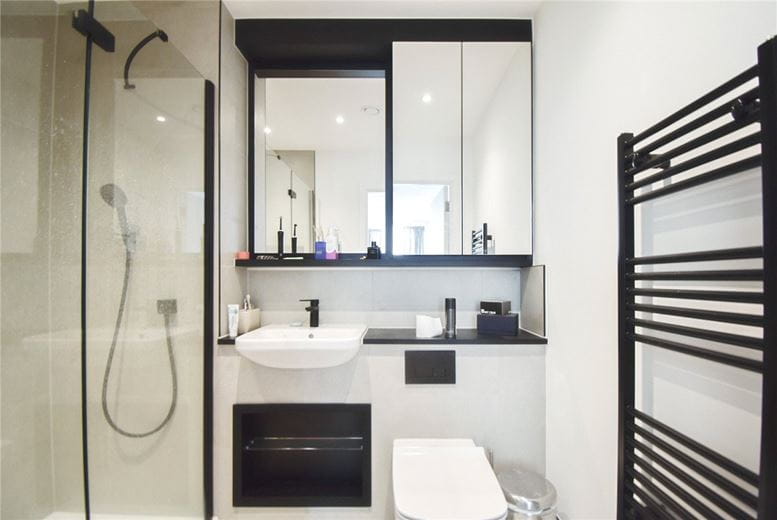 2 bedroom flat, Aston Terrace, Cambridge CB3 - Available