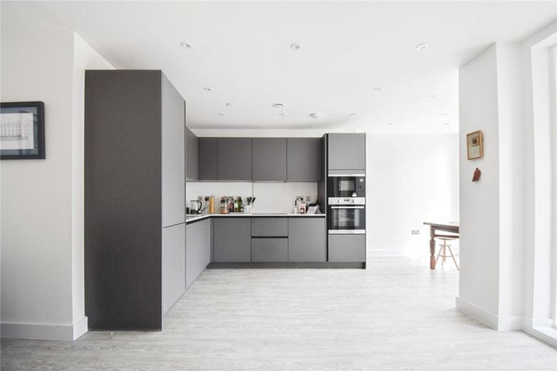 2 bedroom flat, Aston Terrace, Cambridge CB3 - Available