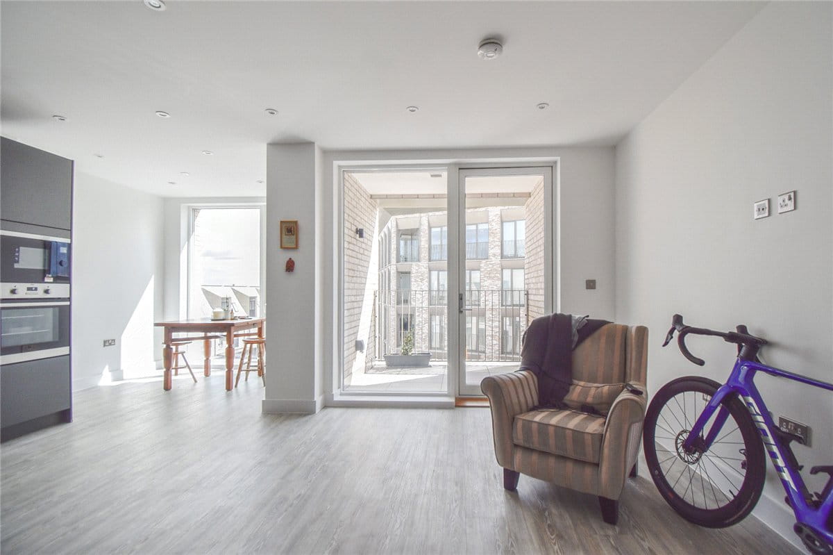 2 bedroom flat, Aston Terrace, Cambridge CB3 - Available