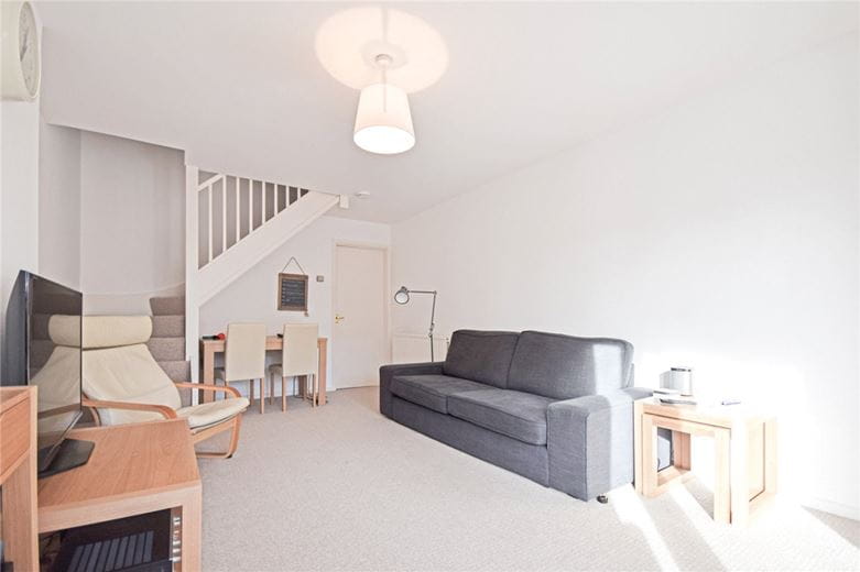2 bedroom house, Stott Gardens, Cambridge CB4 - Available