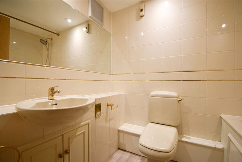 3 bedroom flat, The Oasthouse, Pinehurst South CB3