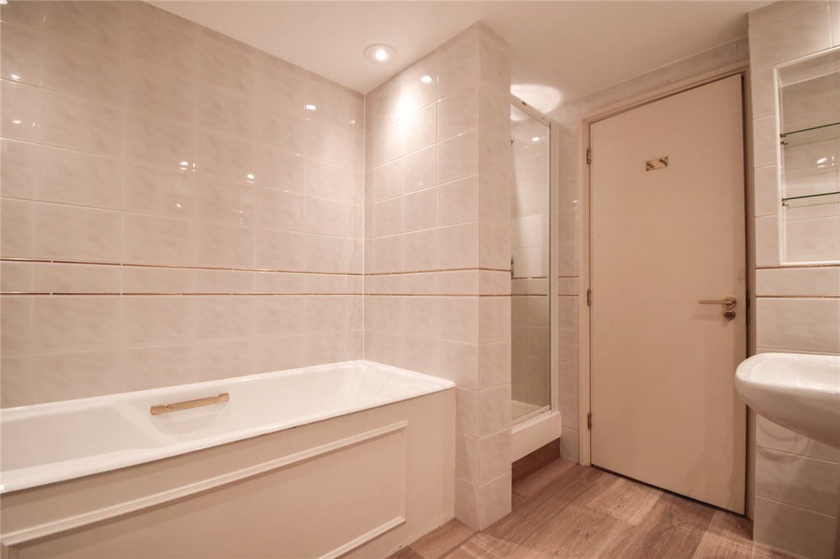 3 bedroom flat, The Oasthouse, Pinehurst South CB3