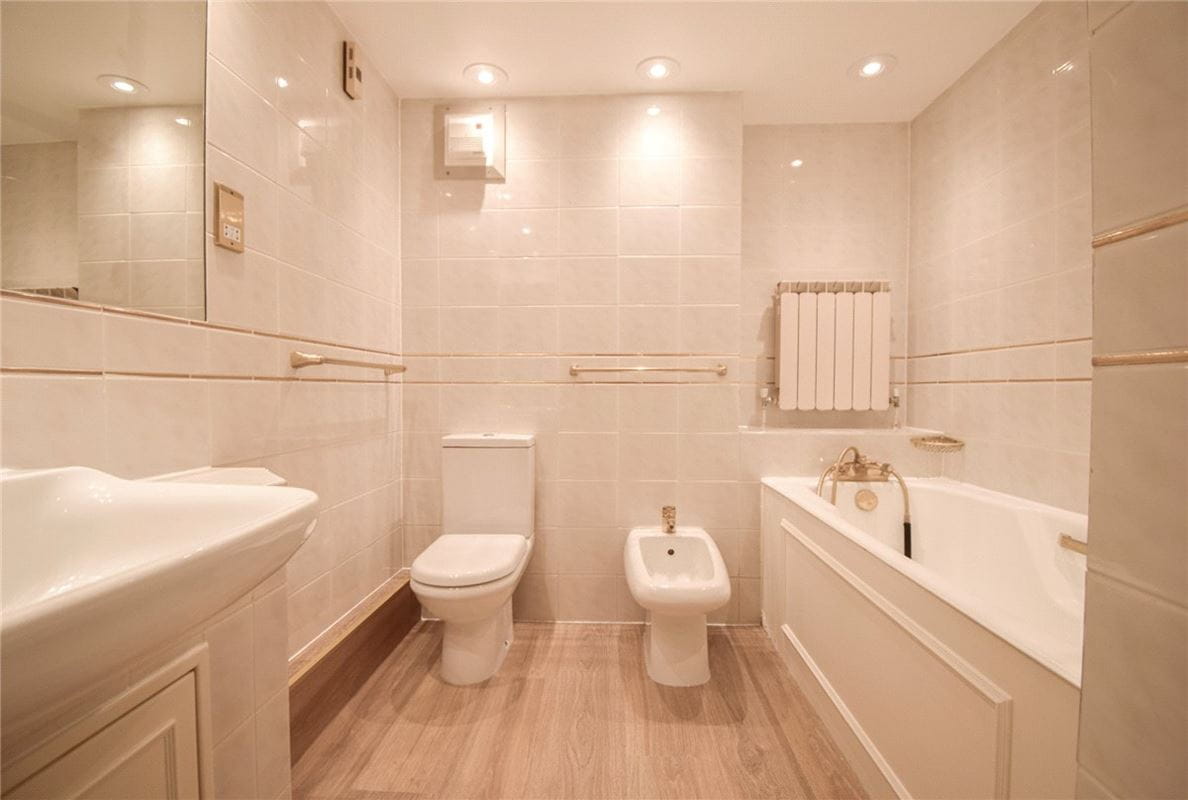 3 bedroom flat, The Oasthouse, Pinehurst South CB3