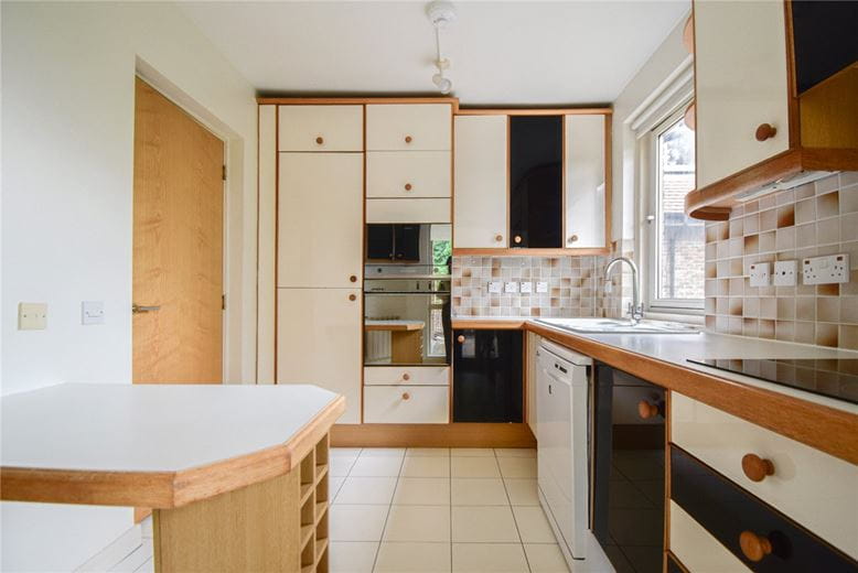 3 bedroom flat, The Oasthouse, Pinehurst South CB3