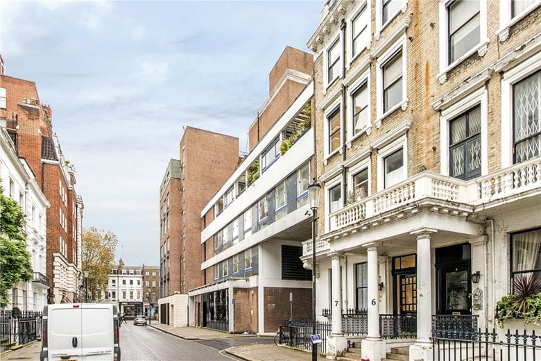 1 bedroom flat, Hereford House, 11 Ovington Gardens SW3 - Available
