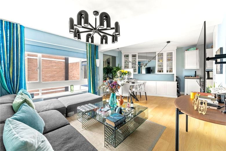 1 bedroom flat, Hereford House, 11 Ovington Gardens SW3 - Available