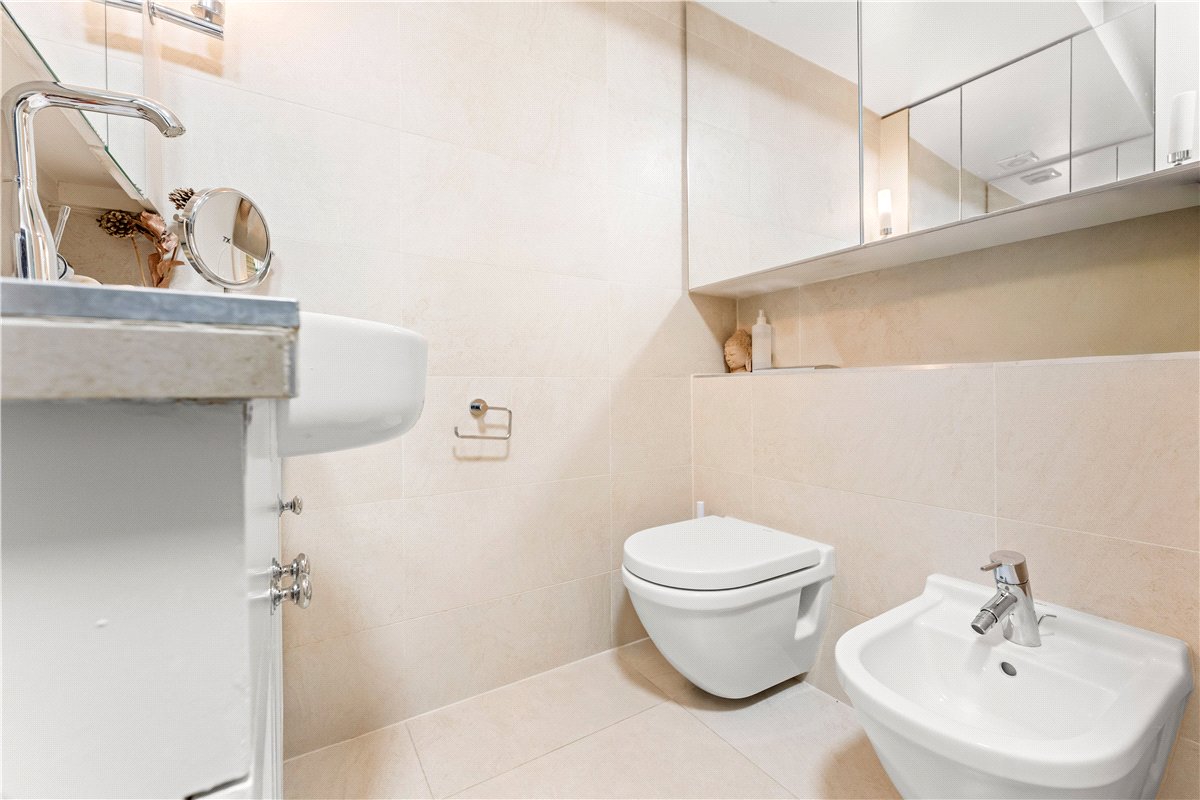 1 bedroom flat, Hereford House, 11 Ovington Gardens SW3 - Available