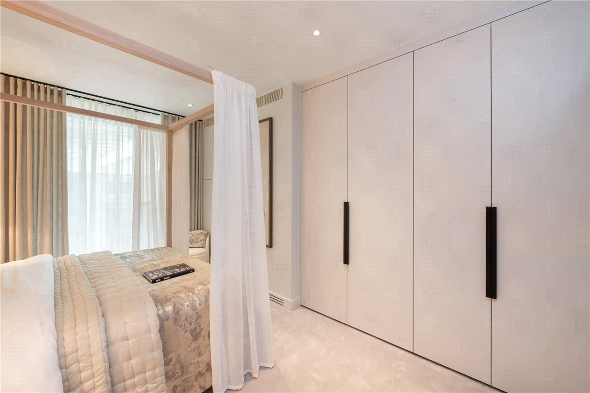 4 bedroom flat, Waterfront Drive, Chelsea Waterfront SW10 - Available