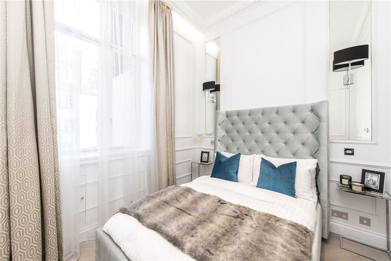 1 bedroom flat, Gloucester Gardens, Bayswater W2 - Sold