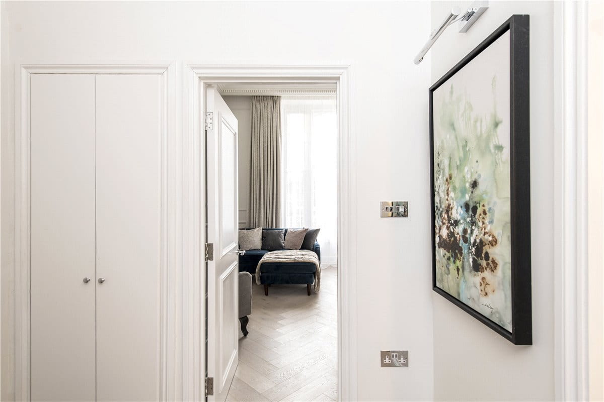 1 bedroom flat, Gloucester Gardens, Bayswater W2 - Sold