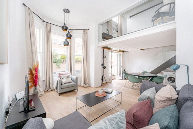1 bedroom flat, Airlie Gardens, Kensington W8 - Available