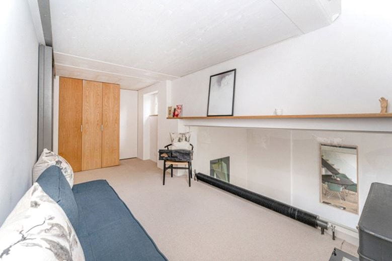 1 bedroom flat, Airlie Gardens, Kensington W8 - Available