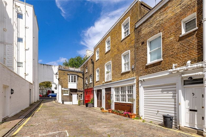 2 bedroom flat, Gloucester Mews, London W2 - Available