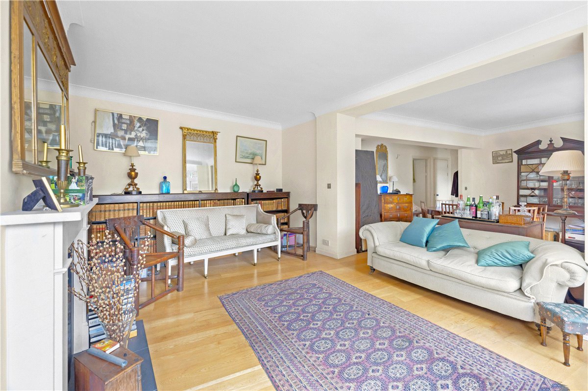 2 bedroom flat, Melton Court, South Kensington SW7 - Available