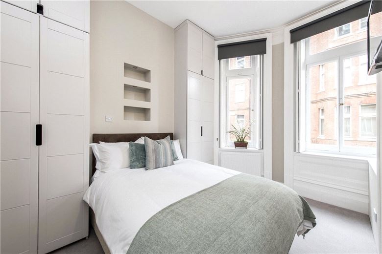  bedroom flat, Pont Street, Knightsbridge SW1X - Available