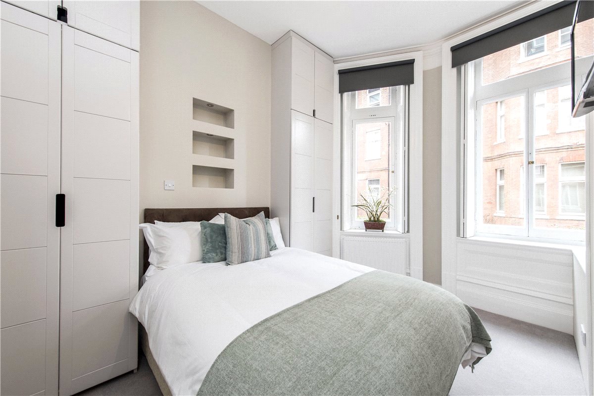  bedroom flat, Pont Street, Knightsbridge SW1X - Available