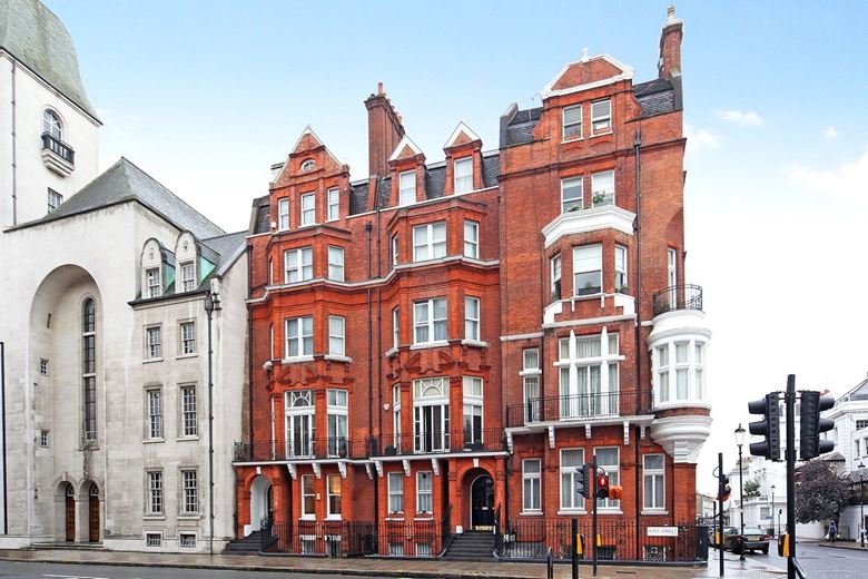  bedroom flat, Pont Street, Knightsbridge SW1X - Available