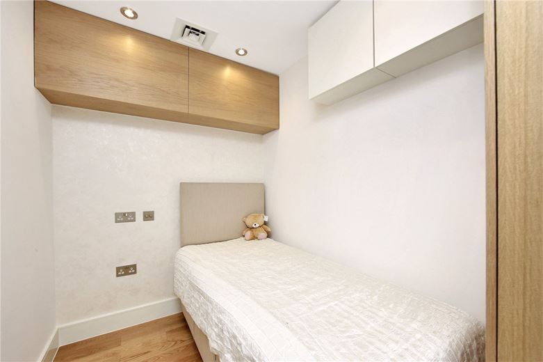 1 bedroom flat, Lancelot Place, Knightsbridge SW7 - Available