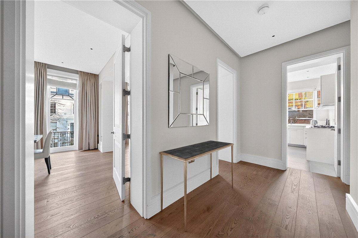 4 bedroom flat, Wynnstay Gardens, Kensington W8 - Available