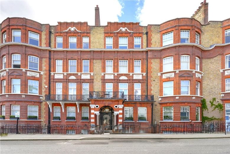 4 bedroom flat, Wynnstay Gardens, Kensington W8 - Available