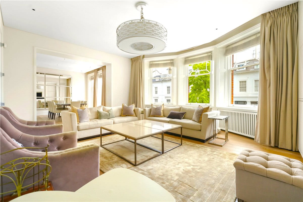 4 bedroom flat, Wynnstay Gardens, Kensington W8 - Available