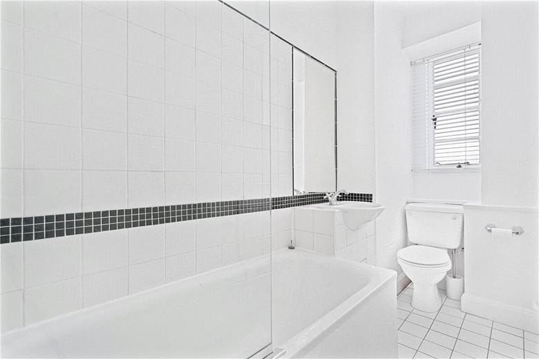  bedroom flat, Sloane Avenue Mansions, Sloane Avenue SW3 - Available