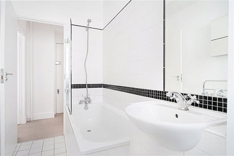  bedroom flat, Sloane Avenue Mansions, Sloane Avenue SW3 - Available