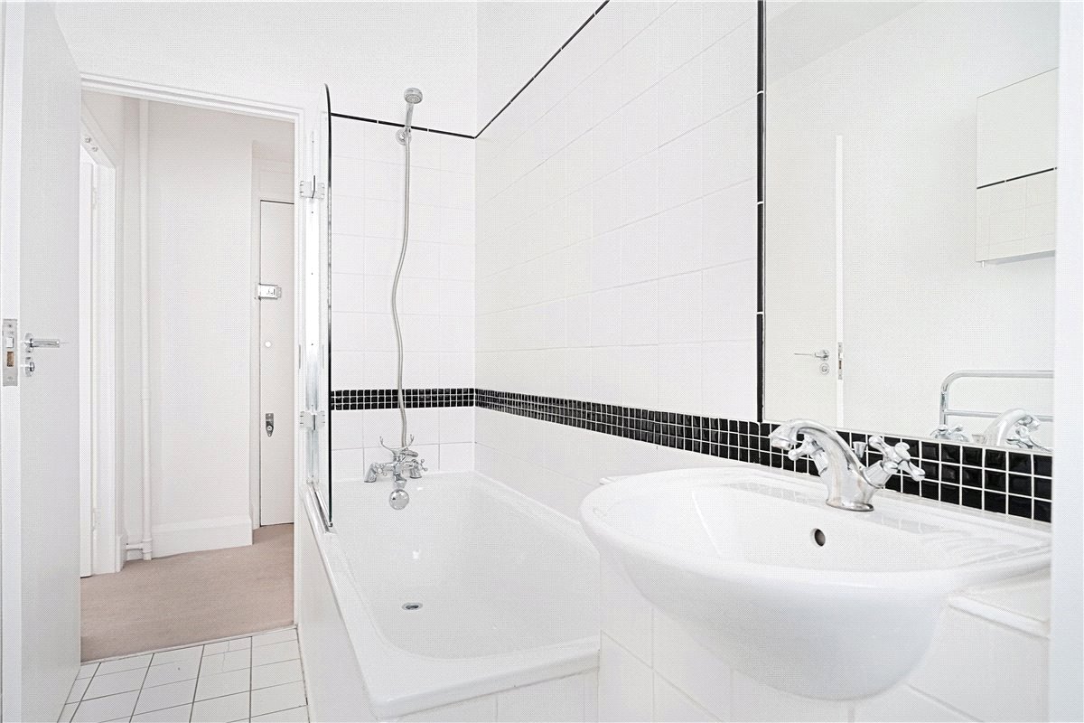  bedroom flat, Sloane Avenue Mansions, Sloane Avenue SW3 - Available