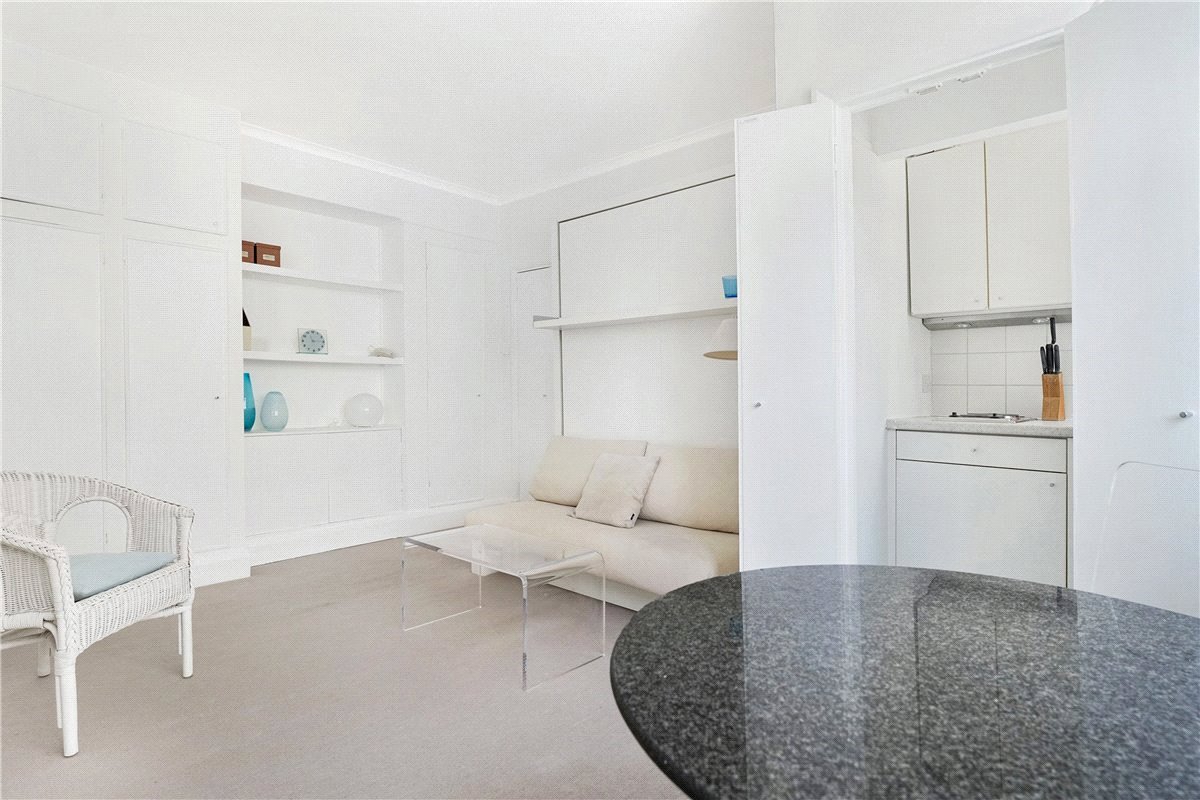  bedroom flat, Sloane Avenue Mansions, Sloane Avenue SW3 - Available