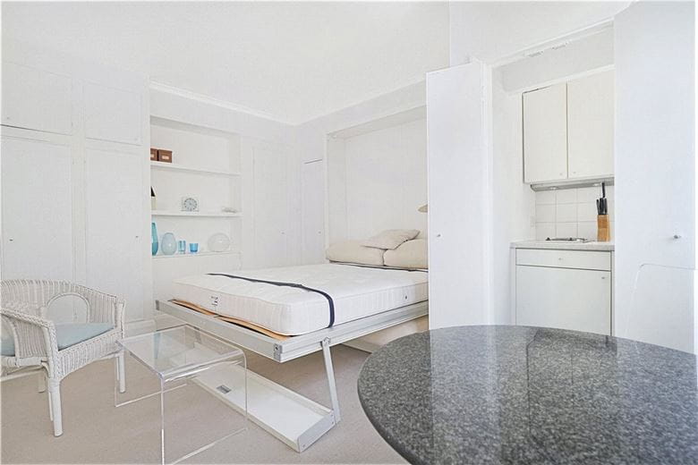  bedroom flat, Sloane Avenue Mansions, Sloane Avenue SW3 - Available