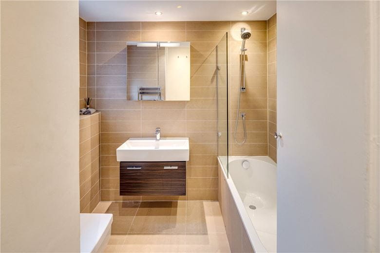 2 bedroom flat, Holland Park Road, Holland Park W14 - Available