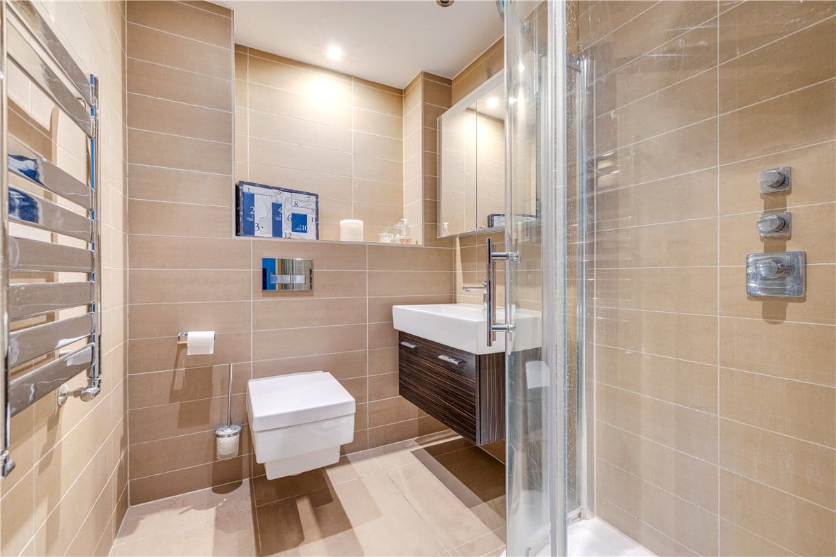 2 bedroom flat, Holland Park Road, Holland Park W14 - Available