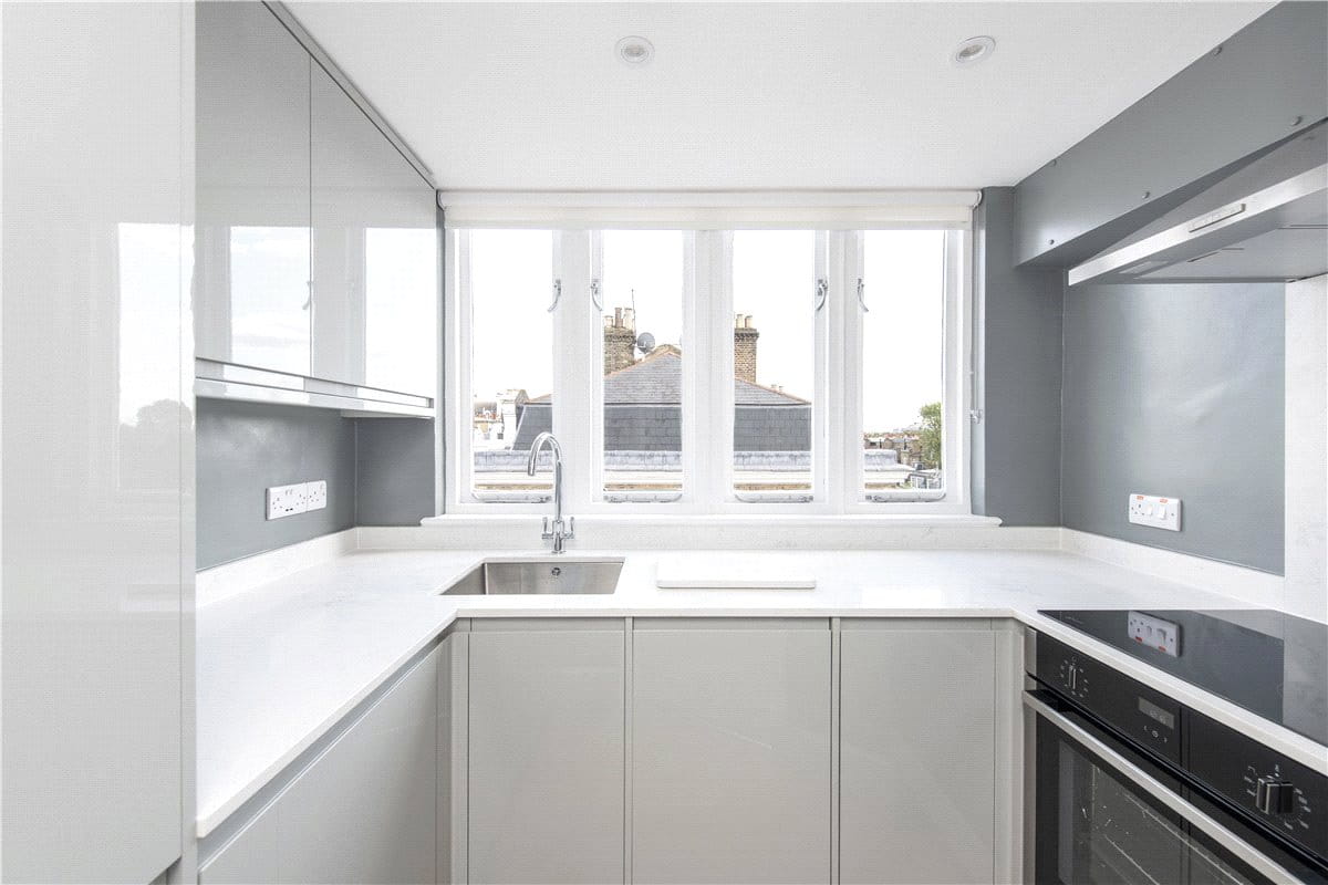 2 bedroom flat, Coleherne Road, West Brompton SW10 - Available