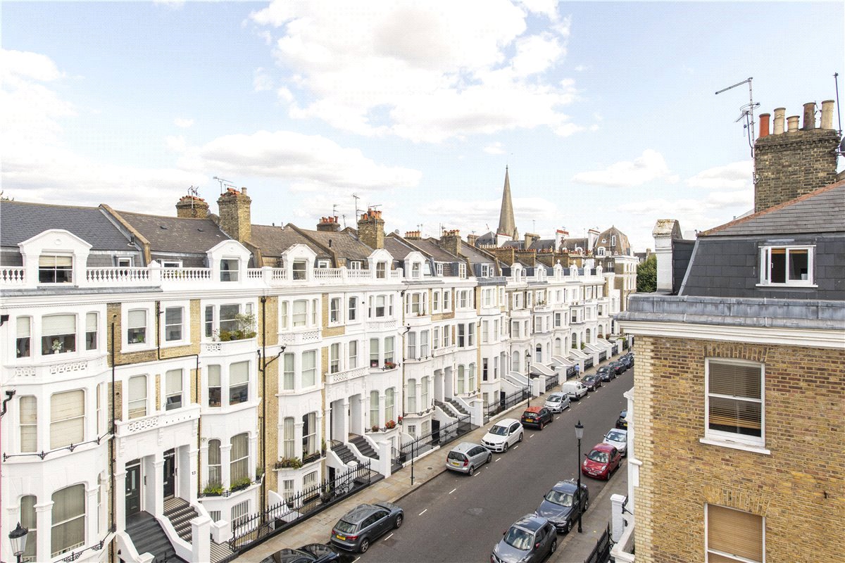 2 bedroom flat, Coleherne Road, West Brompton SW10 - Available