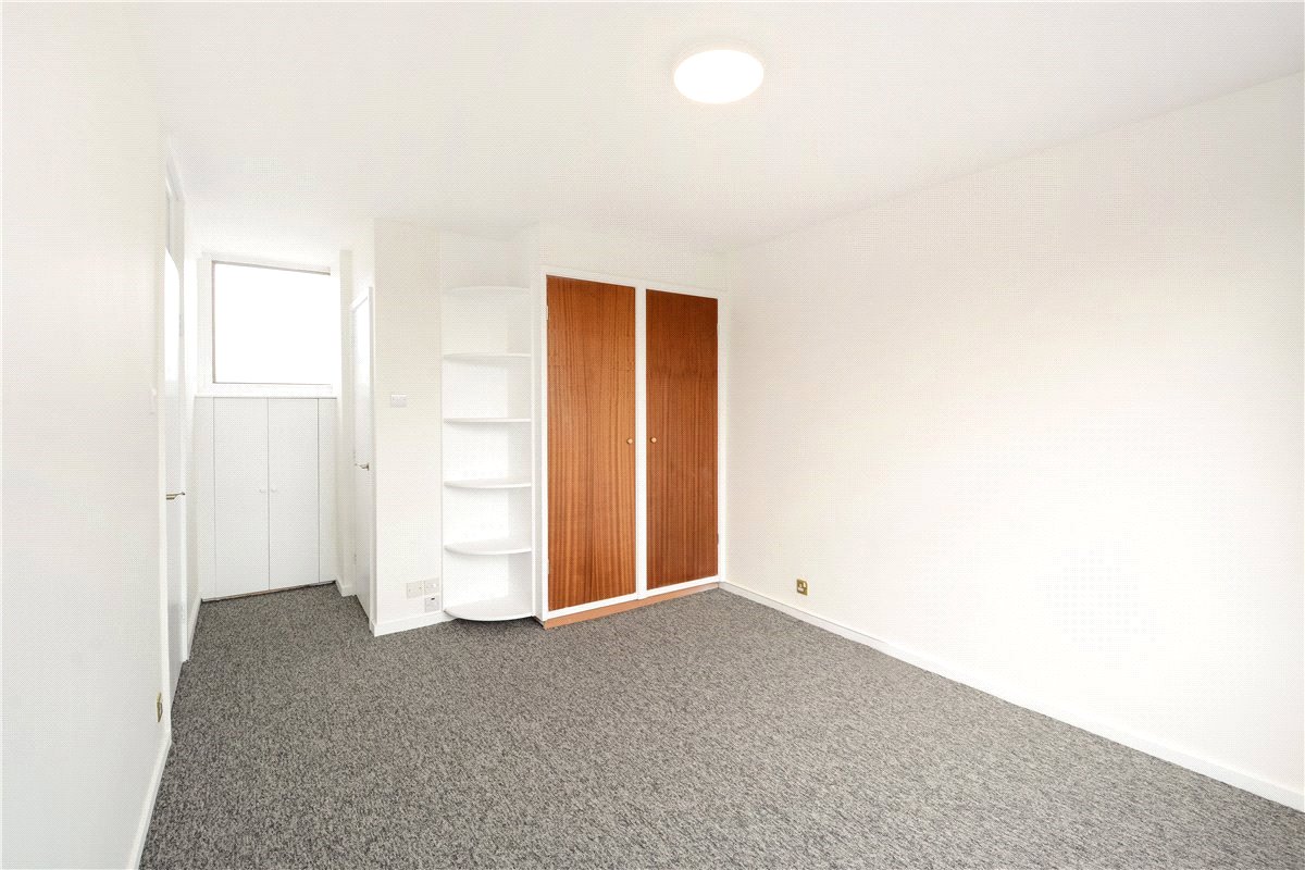 3 bedroom flat, Tachbrook Street, Pimlico SW1V - Available